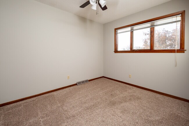 Building Photo - 3806 Prairie Ln
