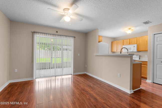 Building Photo - 11871 Lake Bend Cir