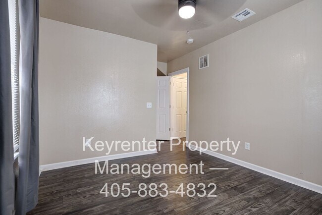 Building Photo - Bright & Stylish 2-Bedroom Close to the Plaza District