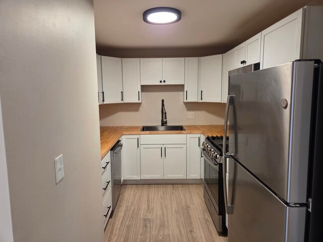 Building Photo - 136 Mammoth Rd