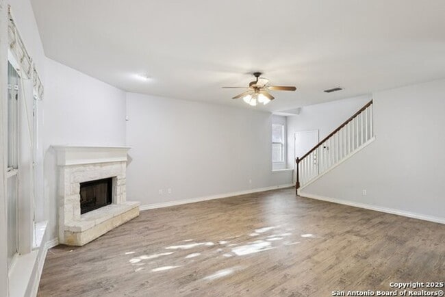 Building Photo - Stunning 4 Bedroom 2.5 Bath home in The Ridge at Lookout Canyon ~ Move in Ready!