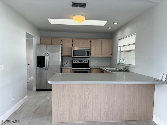 Building Photo - 1203 SW 34th St