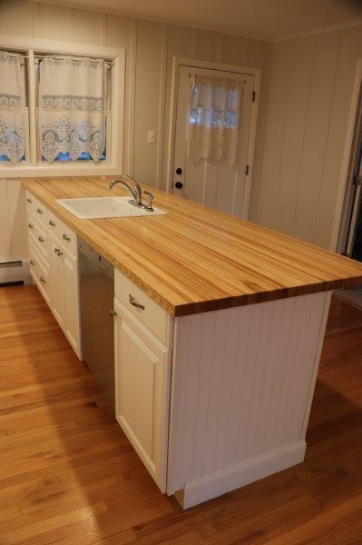 Building Photo - 300 Caroline St