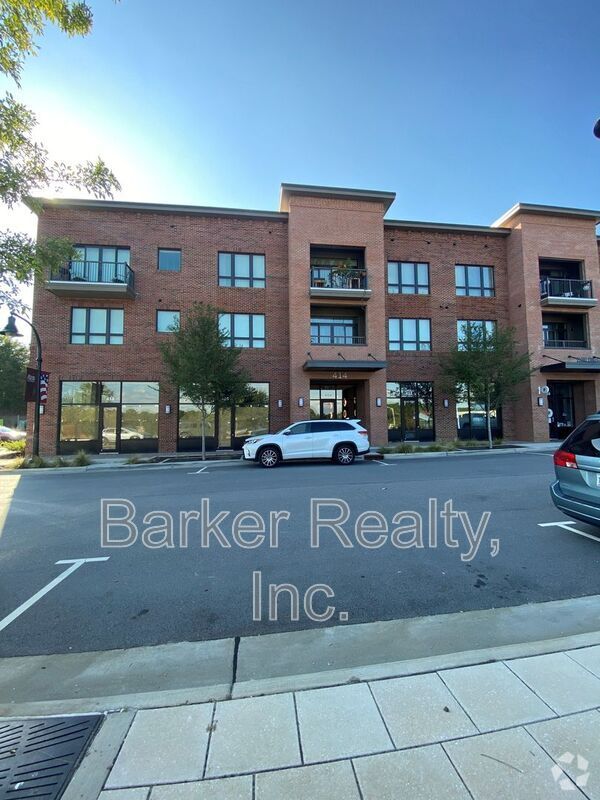 Building Photo - 414 S White St