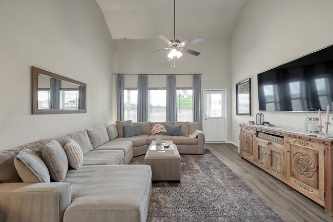 Building Photo - 679 Red Elm Ln