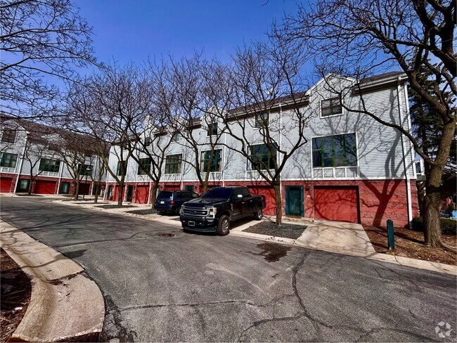 Building Photo - 4502 W Westchester Sq