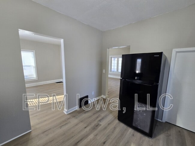 Building Photo - 827 Dawson St