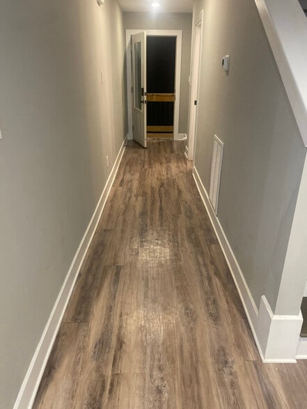 Building Photo - 414 Oak St