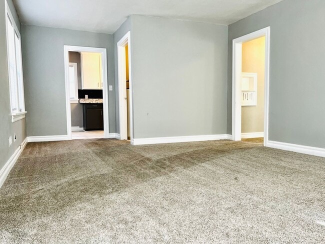 Building Photo - Beautifully Updated 2BD 1BA Corner Lot Hom...