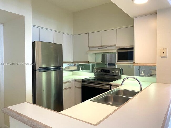 Building Photo - 3115 NE 184th St