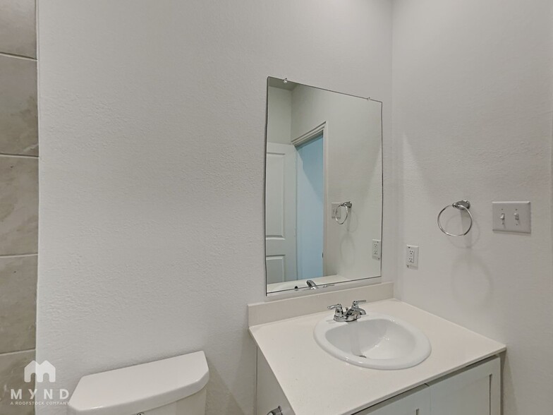 Building Photo - 7900 Green Heron Dr