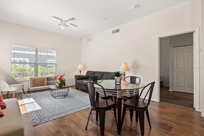 Building Photo - 2624 Lodi Cir