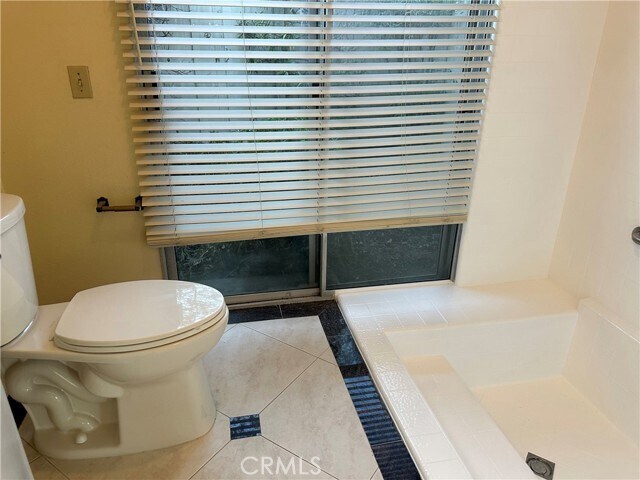 Building Photo - 2124 Wildwood Ct