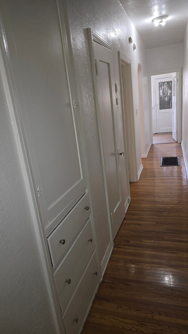 Building Photo - 2621 Wellington Rd