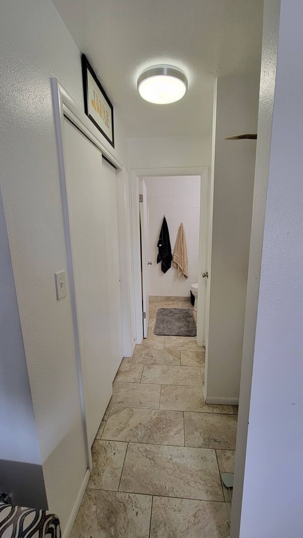 Building Photo - Studio Apartment with Granite Countertops