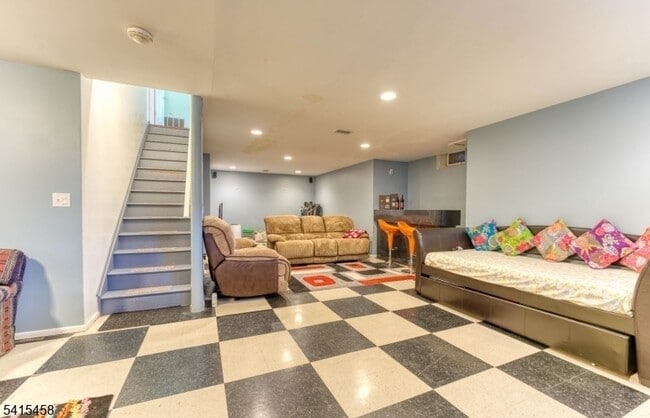 Building Photo - 10 Marco Polo Ct