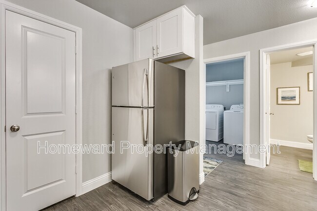 Building Photo - 829 Juno Ln