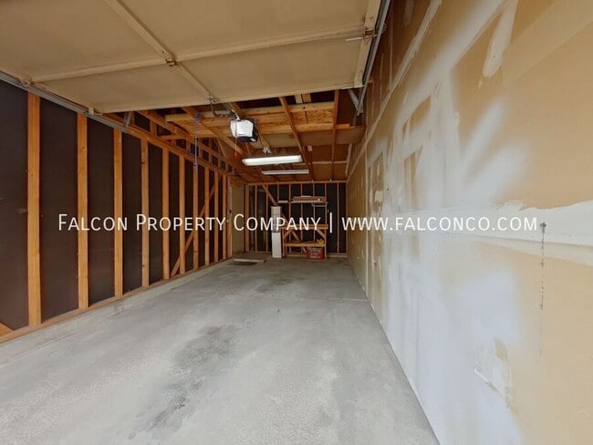 Building Photo - 8047 Lexington Park Dr
