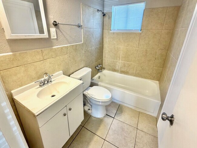 Building Photo - LochinvarDr5572