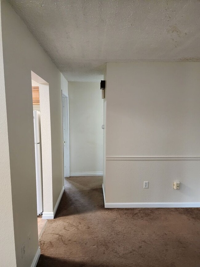 Building Photo - 100 B St