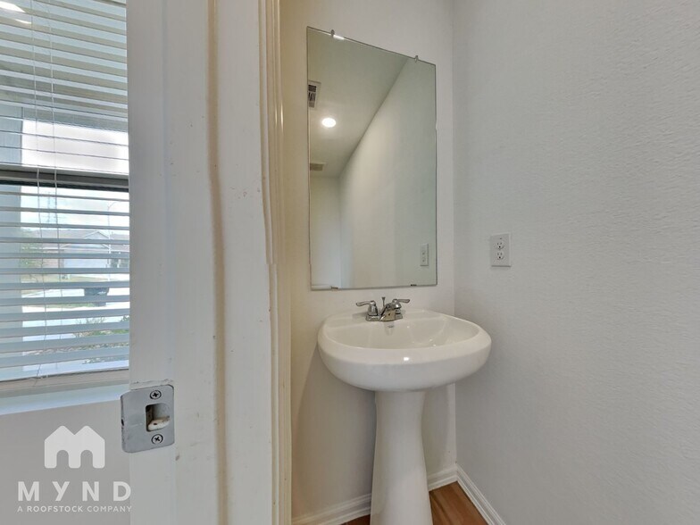 Building Photo - 9406 Kash Point Ct