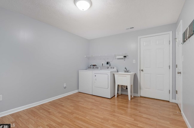 Building Photo - Now Available | 2 Bedroom 2.5 Bath | Bristol, TN