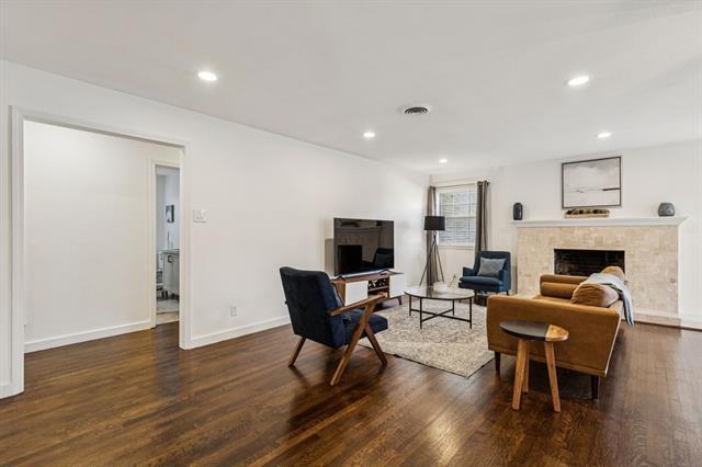 Building Photo - 10525 Castlegate Dr