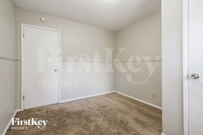 Building Photo - 1002 Hathaway Dr