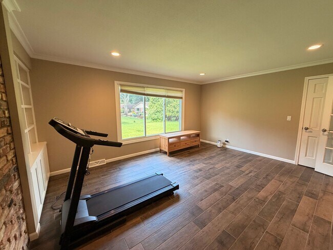 Building Photo - Forest Hill Schools - executive home