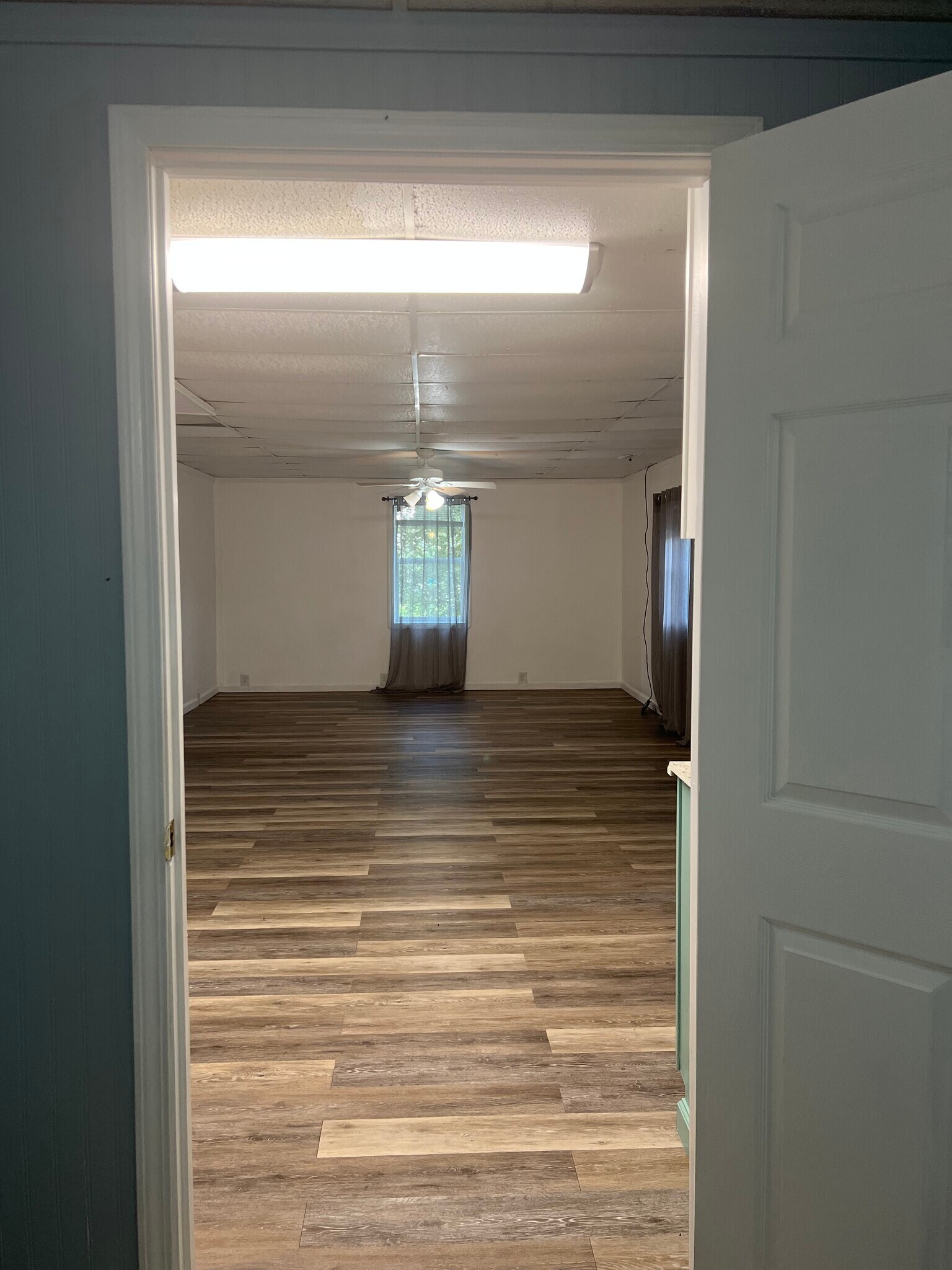 Living room - 1624 Armstrong Rd
