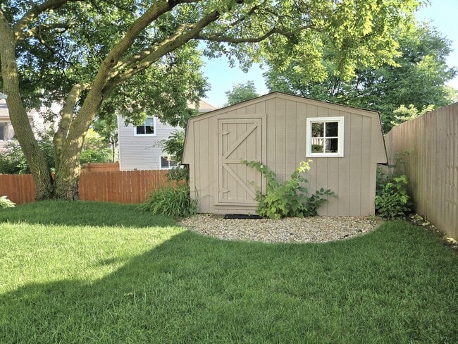 Building Photo - 4946 Somerton Dr