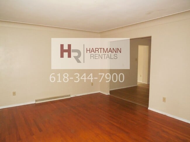 Building Photo - Three Bedroom 2 Bath Brick Home with 2 Car Garage!!