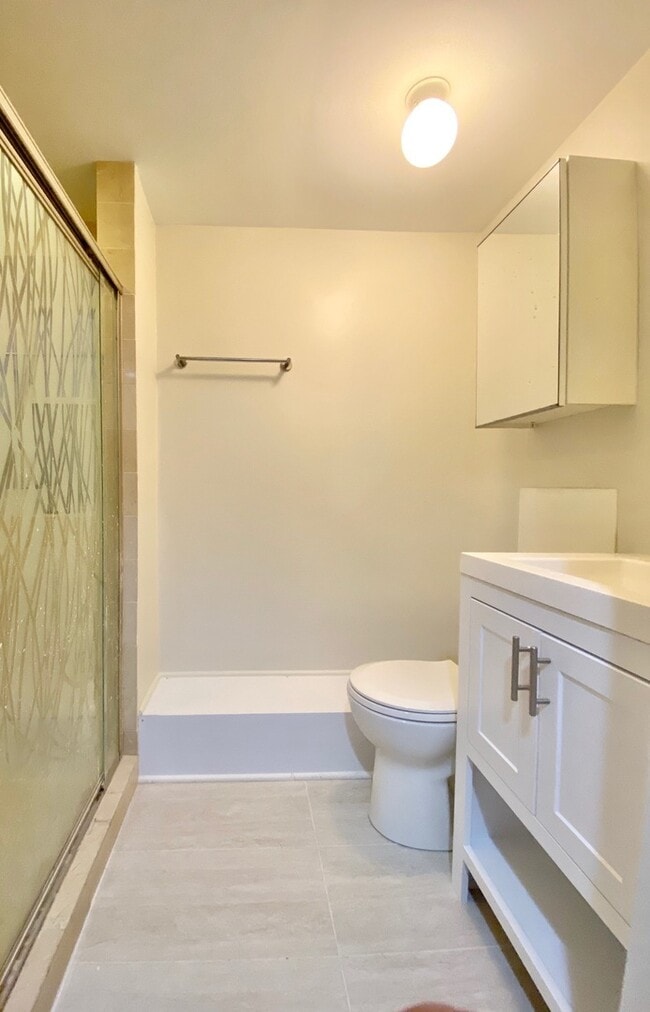 Building Photo - 1732 W 18th Pl