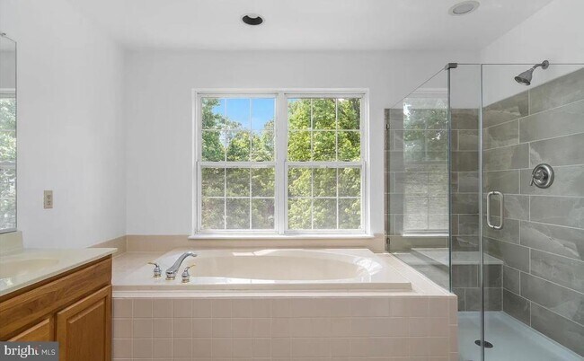 Building Photo - 8019 Moss Bank Dr