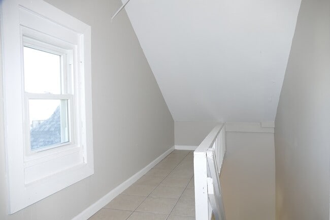 Building Photo - 1729 N Fairfield Ave