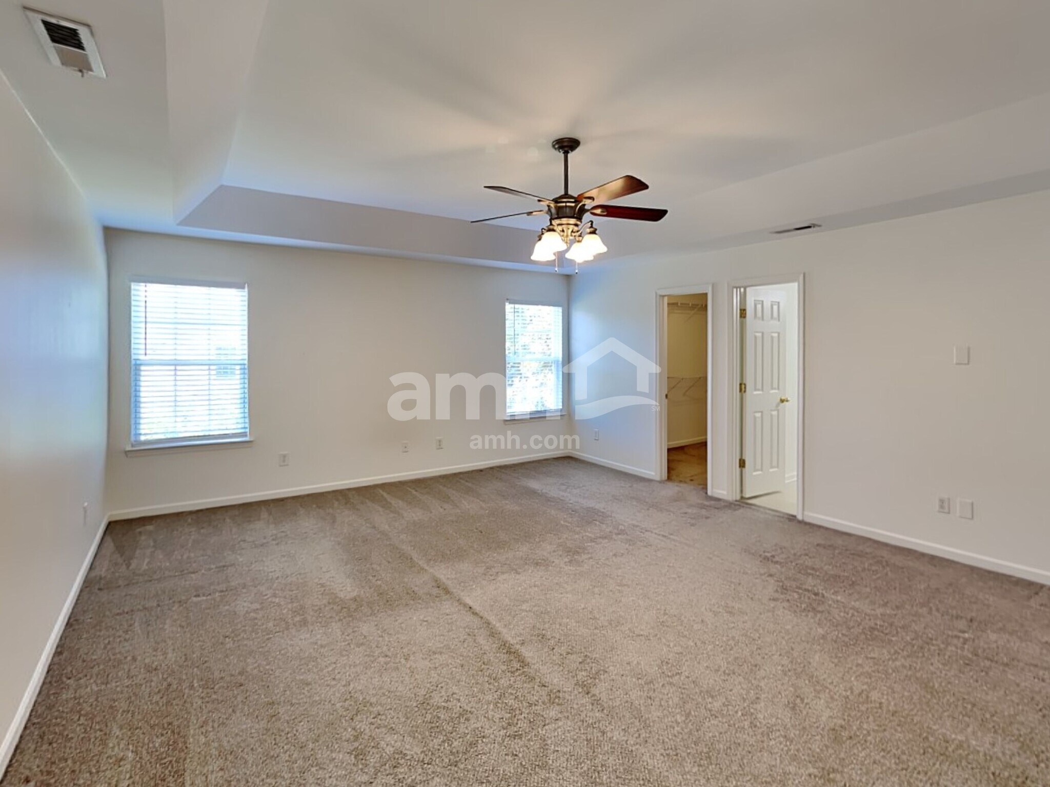 Building Photo - 1042 Vanguard Dr