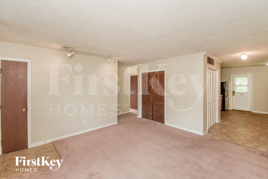 Building Photo - 5691 Dobbs Ferry Dr