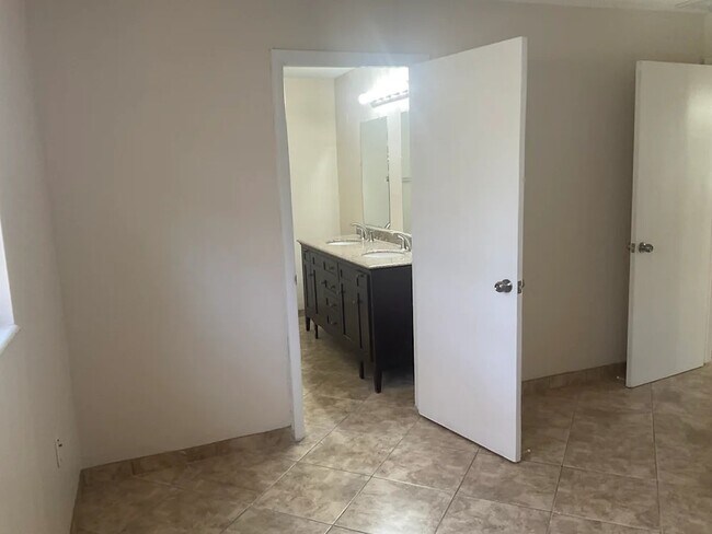 Building Photo - 452 Clemson Dr