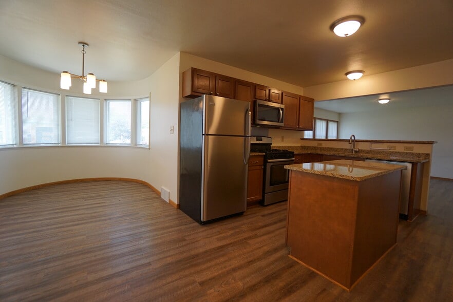 Building Photo - 2037 S Main St