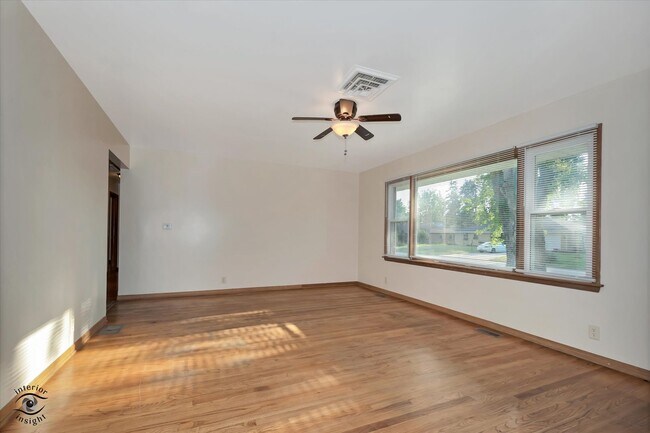 Building Photo - 644 S Calumet Ave