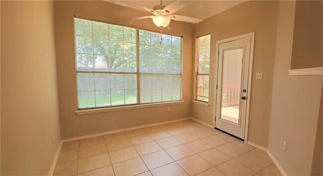 Building Photo - 1802 White Oak Cove