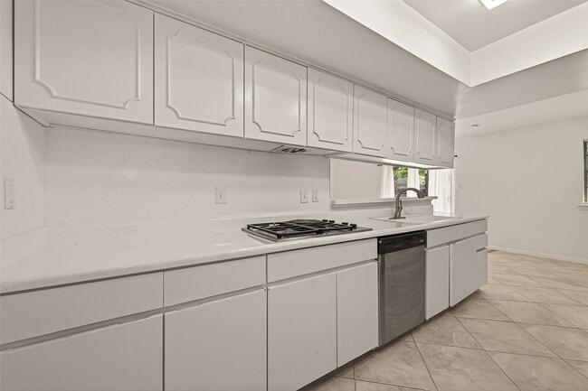 Building Photo - 5523 Kuldell Dr