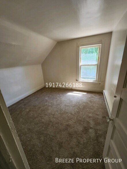 Building Photo - 713 Orchard St