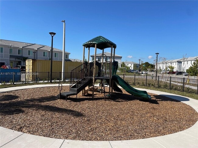 Building Photo - 1427 SE 7th Ter