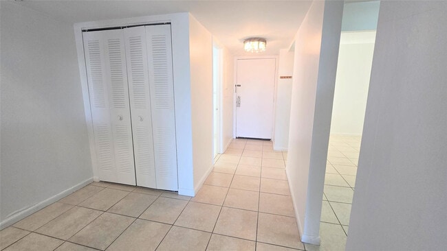 Building Photo - 8401 W Sample Rd