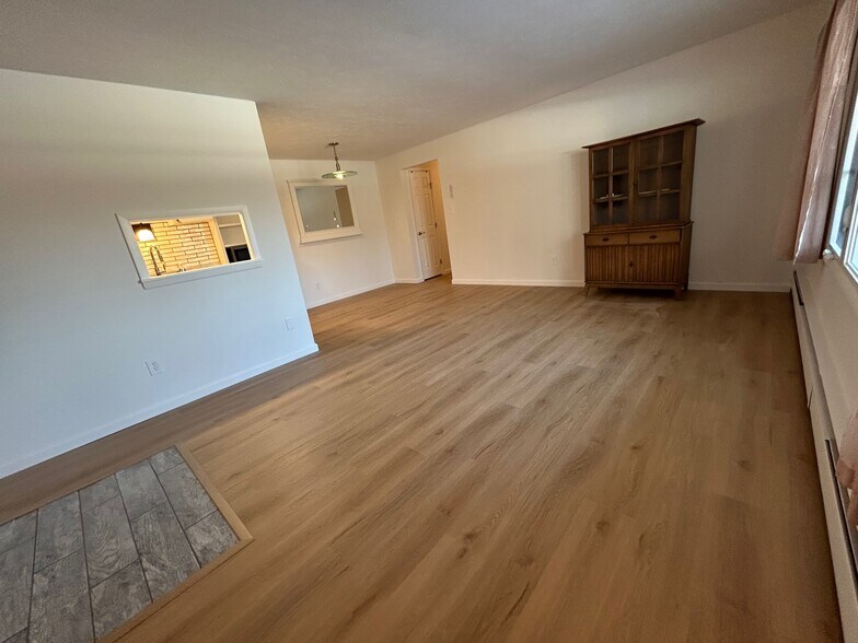 Building Photo - 5011 Nob Hill Dr