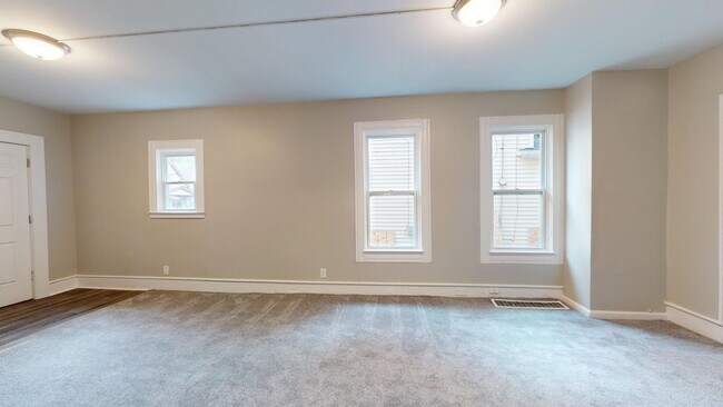 Building Photo - Old Brooklyn Area - 4 Bedroom - 1 Bath - Single Family Home