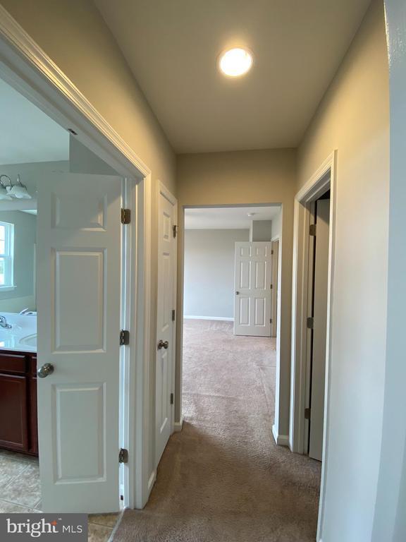 Building Photo - 112 Splendor Gdn Wy