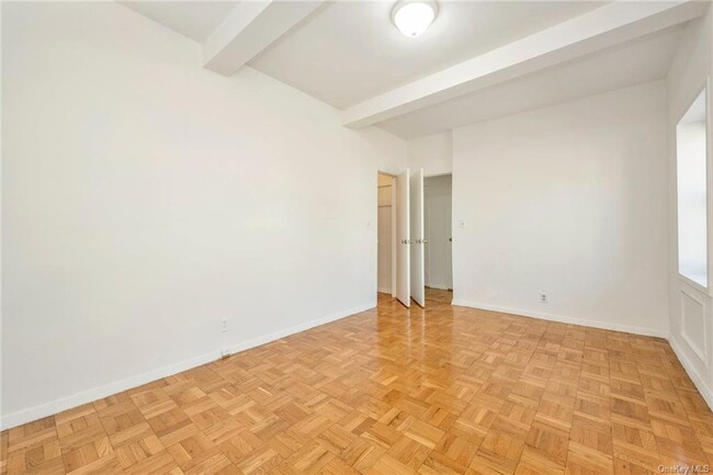 Building Photo - 525 Bronxville Rd