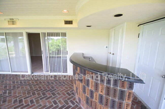Building Photo - 1204 Honeytree Ln W